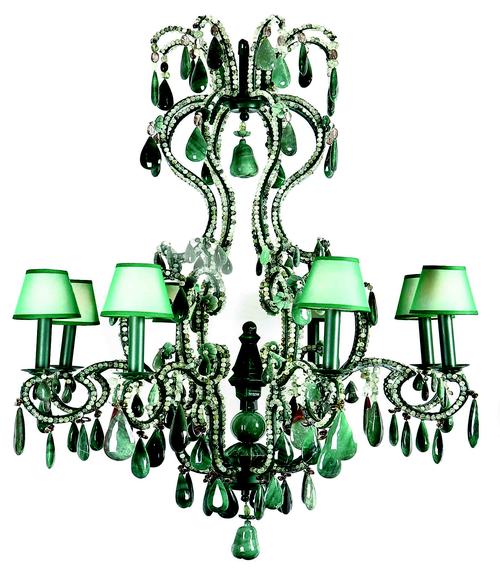 Lustre de metal, turmalinas, quartzo e jades PASSADO COMPOSTO CLÁSSICO 11 3064-0805 [passadocomposto.com.br]