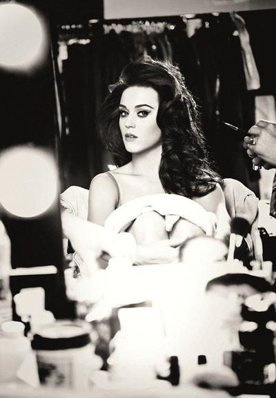 Katy Perry brilha em ensaio fotográfico inspirado no antigo glamour de Hollywood