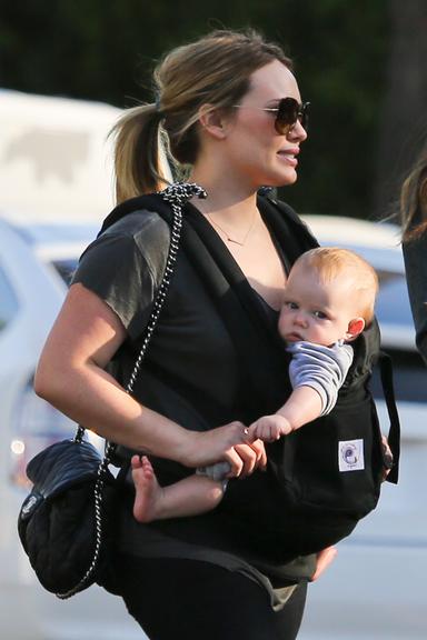 Hilary Duff e seu pequeno Luca Cruz em passeio por Los Angeles