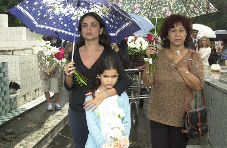 Inês (Manoelita Lustosa), Wilma (Cristina Fagundes) e Salete (Bruna Marquezine) na novela 'Mulheres Apaixonadas', em 2003