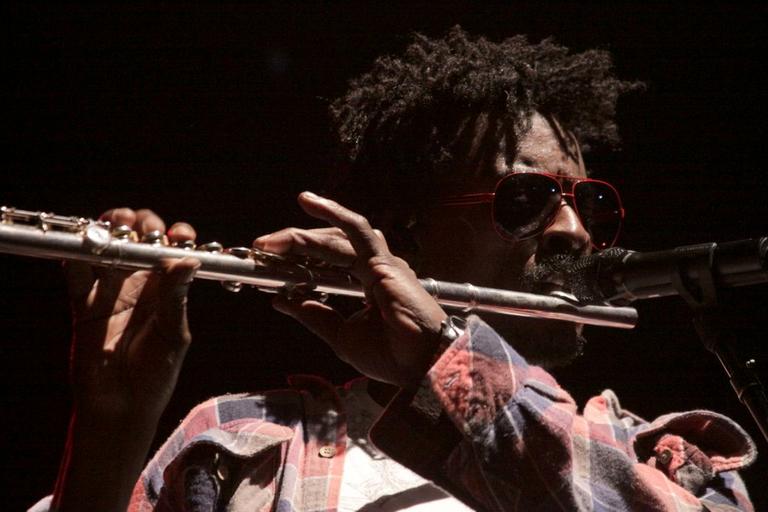 Seu Jorge durante apresentação na Fundição Progresso, Rio de Janeiro