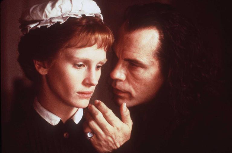 Julia Roberts com John Malkovich em 'Mary Reilly' (1996)