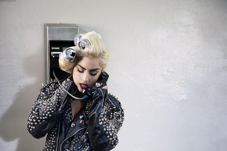 Os looks de Lady Gaga em 'Telephone'