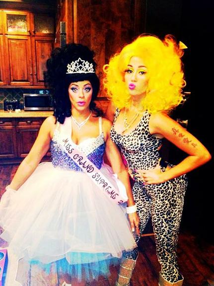 Miley Cyrus vira Nicki Minaj no Halloween