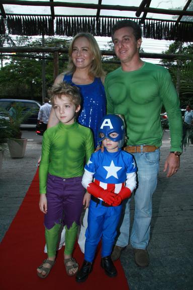 Angélica, Joaquim, Benício e Luciano Huck