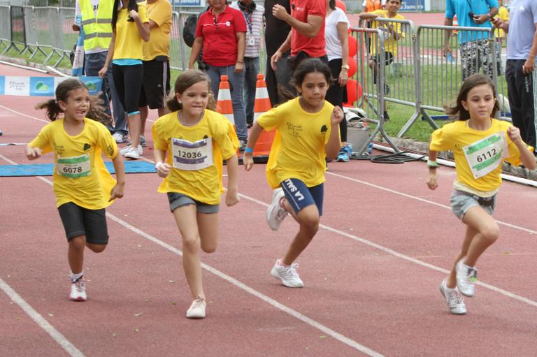 Mel Maia participa de corrida