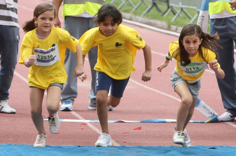 Mel Maia participa de corrida