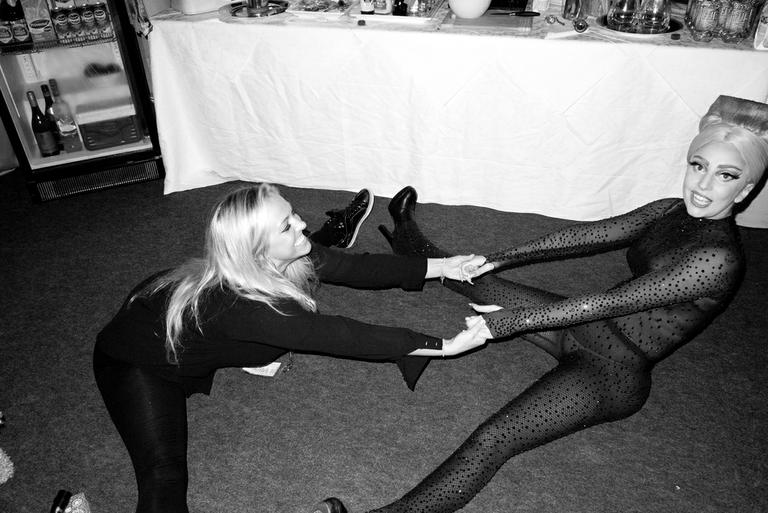 Os bastidores da turnê de Lady Gaga fotografado por Terry Richardson