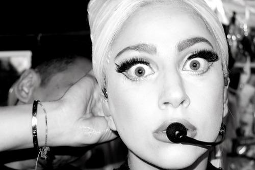 Os bastidores da turnê de Lady Gaga fotografado por Terry Richardson