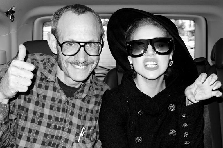 Os bastidores da turnê de Lady Gaga fotografado por Terry Richardson