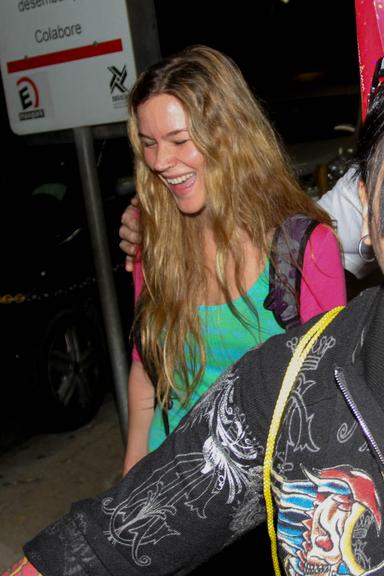 Joss Stone chega ao Brasil