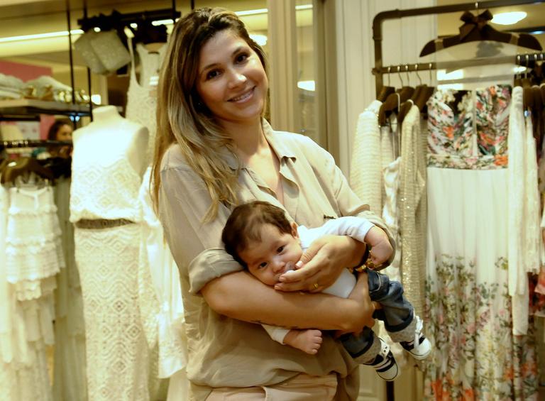 Danielle Souza e Bruno Lucas, seu filho com o jogador de futebol Dentinho