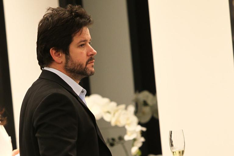 Murilo Benício participa de inauguração de loja