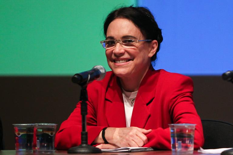 Regina Duarte participa de leitura de texto de Nelson Rodrigues