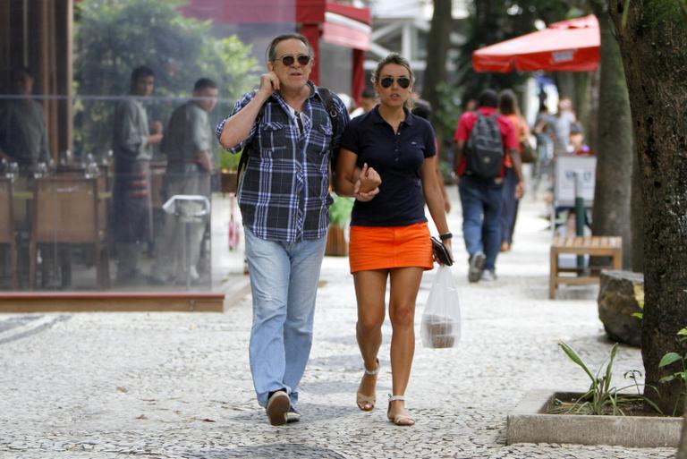 José de Abreu com a esposa Camila Mosquella