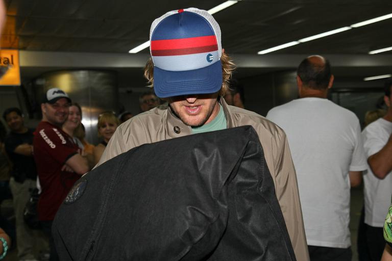 Owen Wilson desembarcando em São Paulo