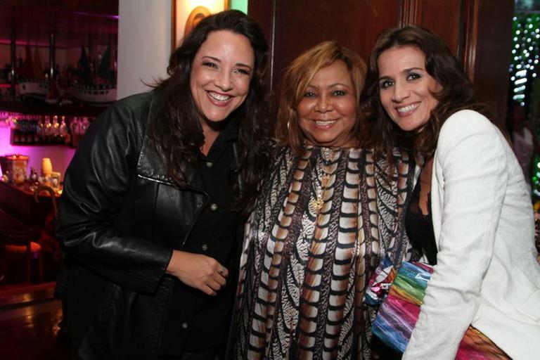 Ana Carolina, Alcione e amiga