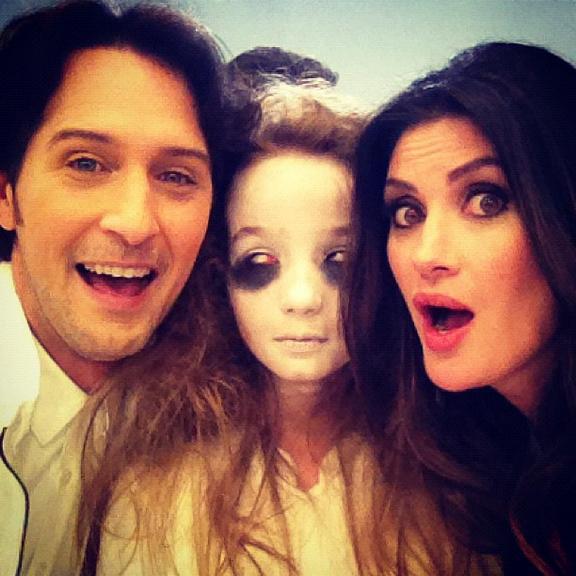 Elenco do SBT tira foto com Menina Fantasma