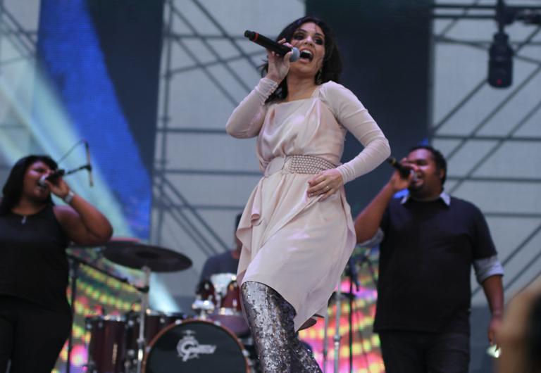 Aline Barros canta no Festival Promessas