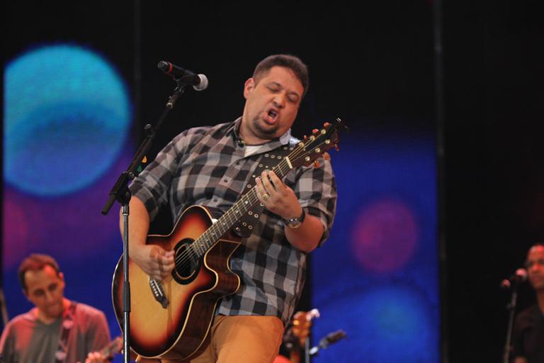 Fernandinho canta no Festival Promessas