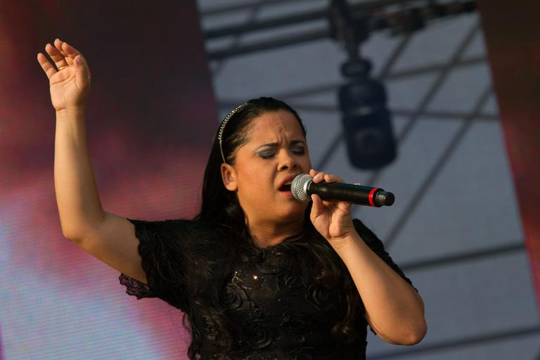 Cassiane canta no Festival Promessas