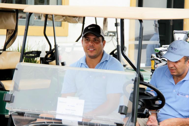 Ronaldo participa de jogo beneficente de golfe no interior de São Paulo