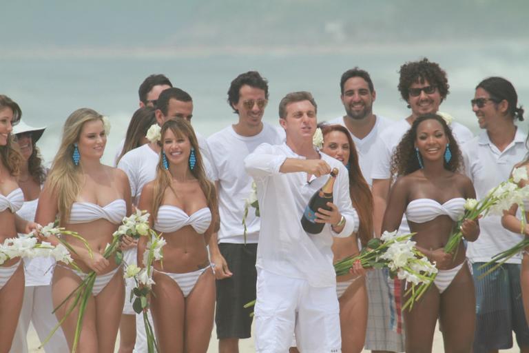 Luciano Huck grava especial de fim de ano no Rio de Janeiro