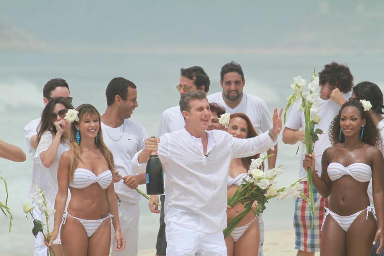 Luciano Huck grava especial de fim de ano no Rio de Janeiro