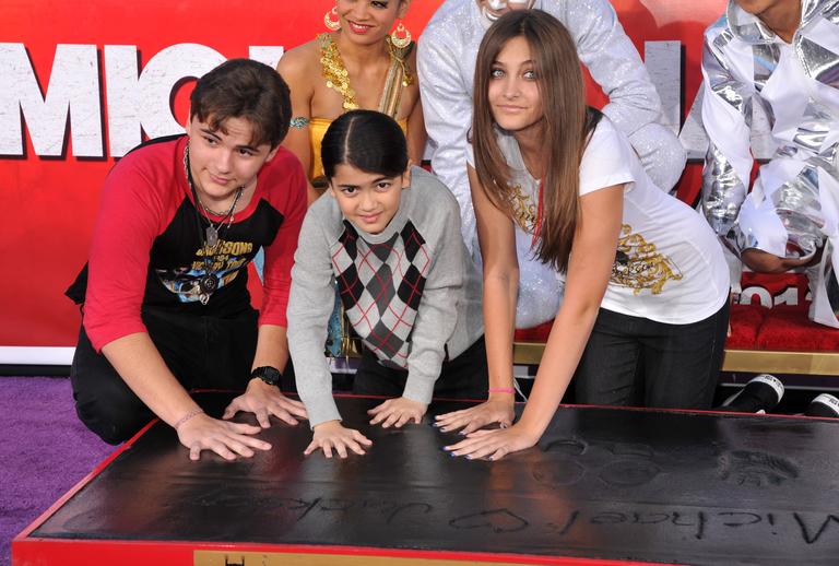 Prince Michael Jackson, Blanket Jackson e Paris Jackson receberam a homenagem pelo pai, Michael Jackson