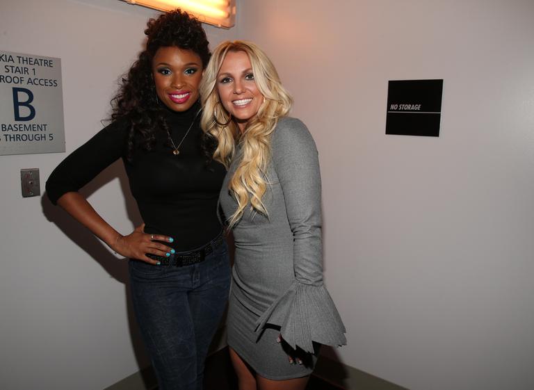 Jennifer Hudson e Britney Spears se encontraram em tributo a Whitney Houston