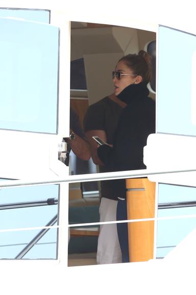 Jennifer Lopez leva família a passeio de barco na Austrália