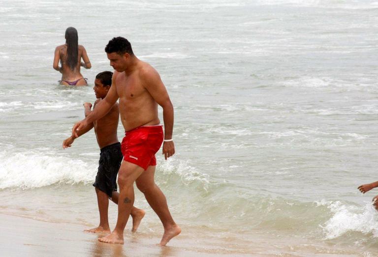 Ronaldo joga futevôlei no Leblon, Rio de Janeiro