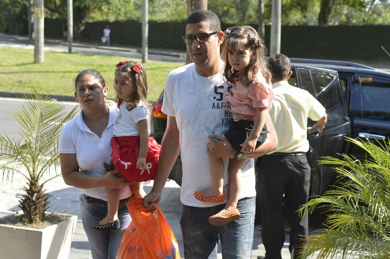 Filhas de Giovanna Antonelli, Antonia e Sofia com a babá