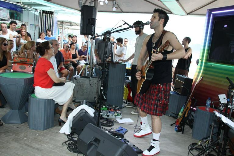 Daniel Del Sarto se apresenta em Copacabana, Rio de Janeiro