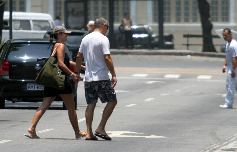 Patrícia Poeta e o marido, Amaury Soares, na praia do Leblon