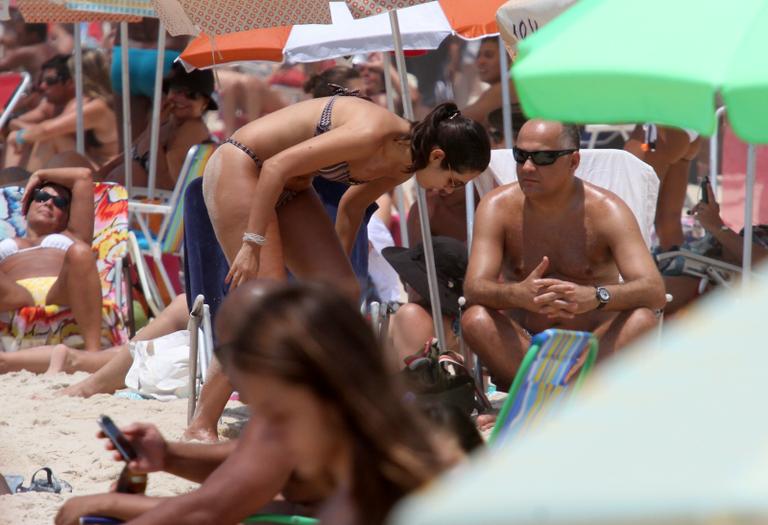 Patrícia Poeta e o marido, Amaury Soares, na praia do Leblon