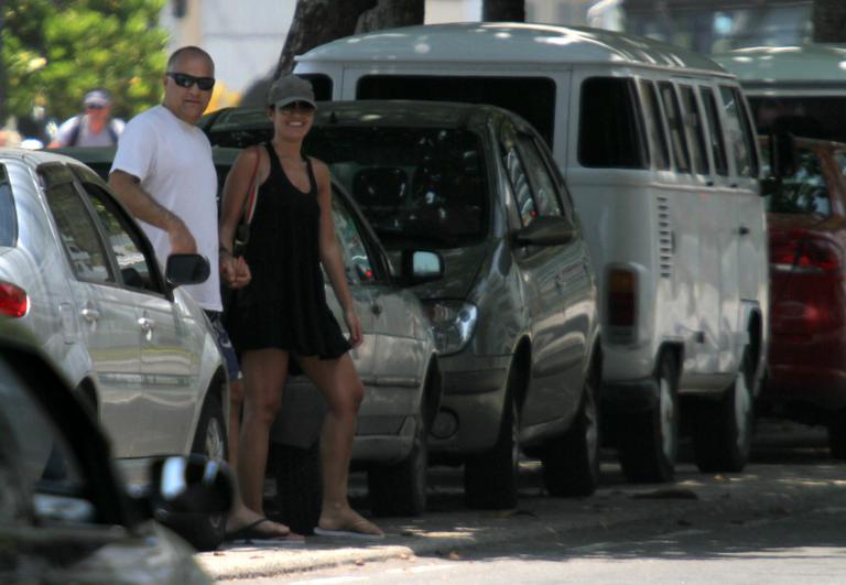 Patrícia Poeta e o marido, Amaury Soares, na praia do Leblon