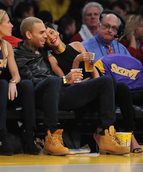 Chris Brown e Rihanna no jogo do Los Angeles Laker