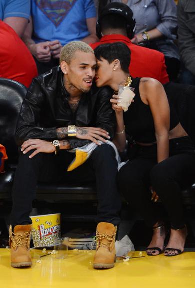 Chris Brown e Rihanna no jogo do Los Angeles Laker