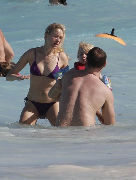 Antes do Ano Novo, Naomi Watts curte família no Caribe