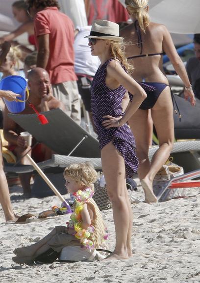 Antes do Ano Novo, Naomi Watts curte família no Caribe