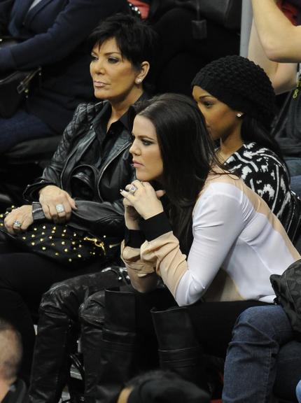 Kardashians vibram em jogo de basquete nos EUA