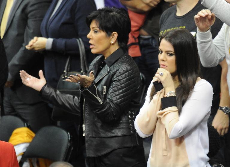 Kardashians vibram em jogo de basquete nos EUA