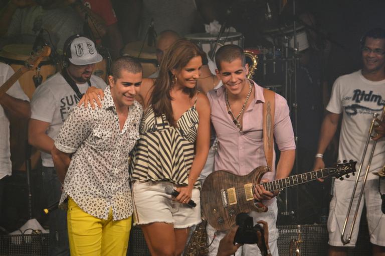 Ivete Sangalo no ensaio da banda Oito7Nove4, em Salvador