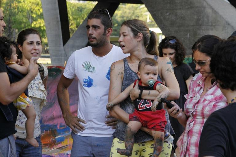 Luana Piovani e Pedro Scooby pintam e bordam com Dom em tarde de lazer no MAM carioca