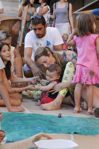 Luana Piovani e Pedro Scooby pintam e bordam com Dom em tarde de lazer no MAM carioca