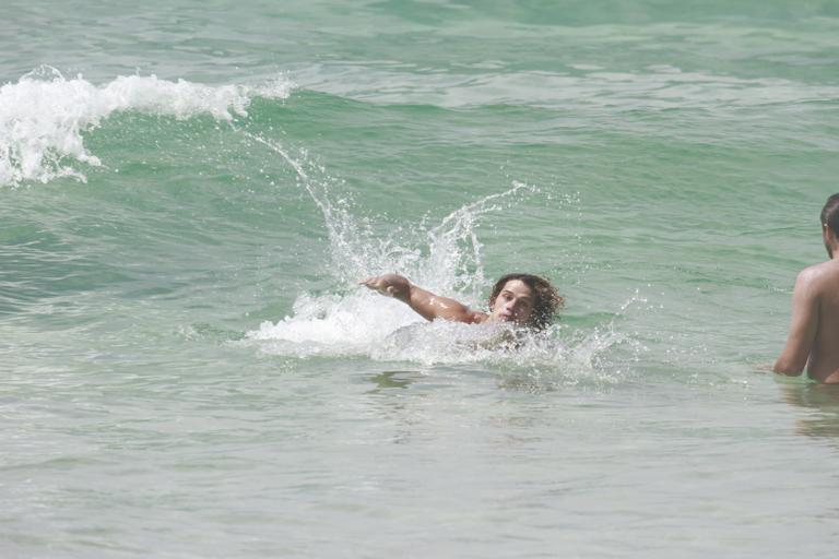 Ator José Loreto treina futevôlei no Rio de Janeiro