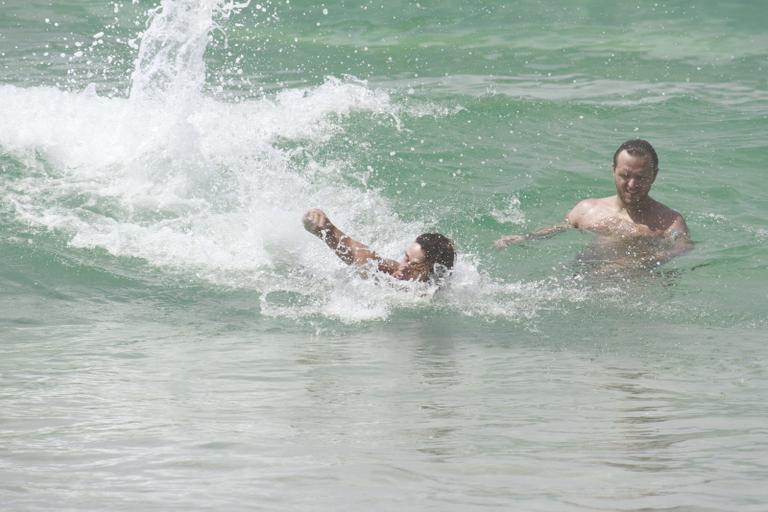 Ator José Loreto treina futevôlei no Rio de Janeiro