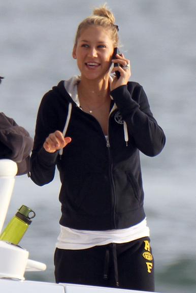 Enrique Iglesias e Anna Kournikova curtem passeio de barco por Miami