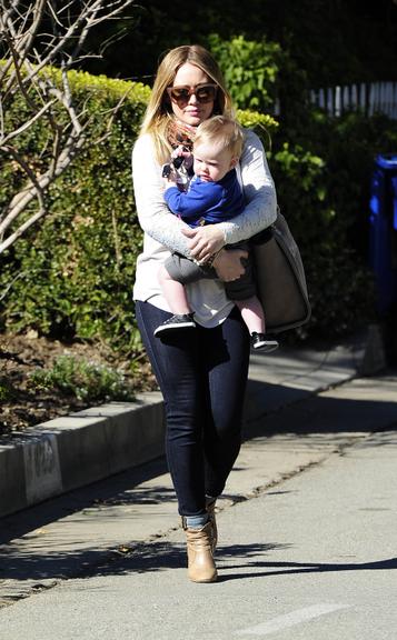 Hilary Duff leva o seu fofo Luca Cruz para passear em Los Angeles